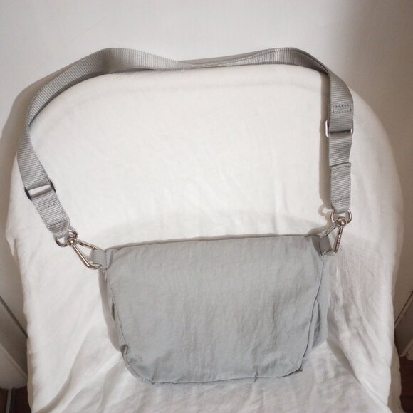 Lululemon All-Night Festival Bag, Light Gray, 12" x 8", Pre-Owned - Picture 13 of 13